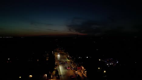 Ciudad-De-Kleinburg-Ontario-En-La-Hermosa-Toma-Nocturna-De-Drones