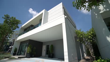 White-Minimal-and-Modern-Home-Exterior-Design,-No-People,-Tilt-Down-4