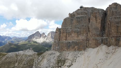 Luftaufnahmen-Der-Seilbahn-Sass-Pordoi-In-Den-Italienischen-Dolomiten-1