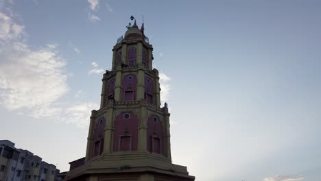 Exterior-Of-A-Hindu-Temple-Against-The-Sky-In-Ramkund,-Nashik-District,-India