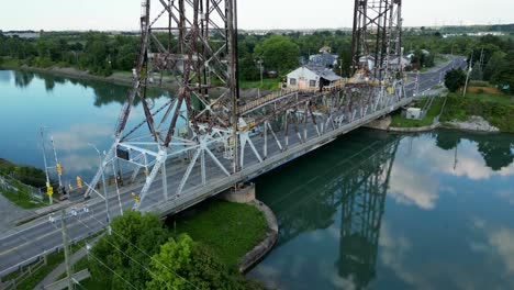 Puente-Icónico-Sobre-El-Canal-Welland-En-Ontario,-Canadá