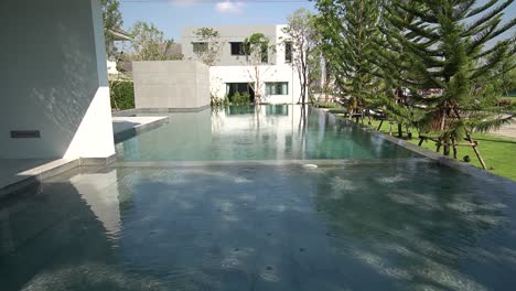 Diseño-Exterior-Moderno-Y-Minimalista-De-Villa-Con-Piscina,-Sin-Gente-2