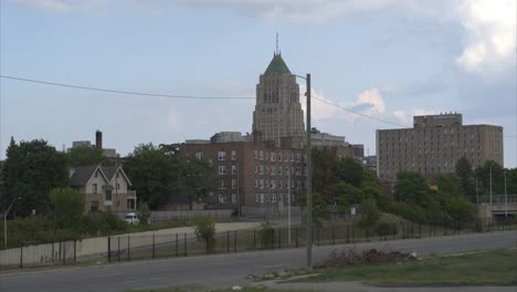 Luftaufnahme-Des-Fischergebäudes-Im-Neuen-Center-Bereich-In-Detroit-4