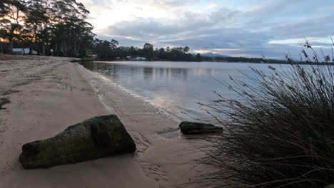 Mañana-Lluviosa-En-Strahan-En-La-Costa-Oeste-De-Tasmania