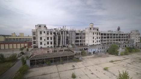 4k-drone-view-of-abandoned-manufacturing-plant-in-Detroit-2