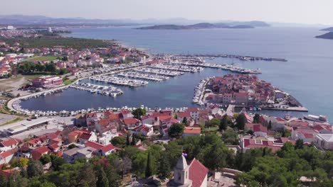 Tribunj-travel-destination-on-Dalmatia-sea-shore-in-Croatia,-establishing-shot