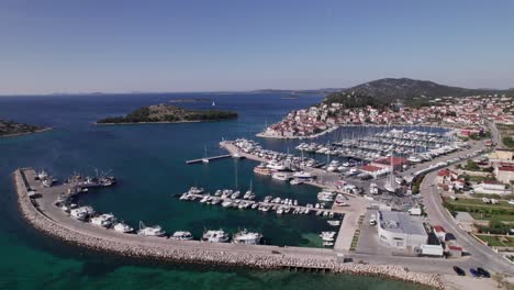 Harbor-town-with-boats-and-sailing-yachts-on-shore-of-Croatia,-Tribunj
