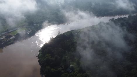 Río-Kinabatang-En-Borneo,-Vista-Aérea