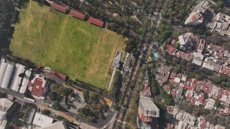 Ciudad-De-México-Aérea-V91-Toma-De-Establecimiento-Vertical-Vista-De-Arriba-Hacia-Abajo-Drone-Sobrevuelo-Bosque-De-Chapultepec-Parque-Polanco-Barrio-Residencial---Filmada-Con-Mavic-3-Cine---Enero-De-2022