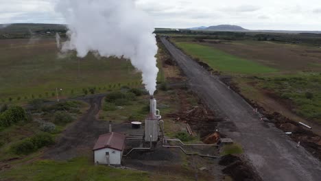 Small-geothermal-electricity-power-plant-in-rural-Iceland-with-car-driving-by