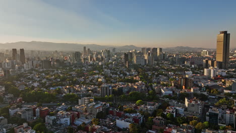 Mexico-City-Aerial-V20-Dolly-In-Shot-Flyover-Anres-Wohnviertel-In-Richtung-Colonia-Cuauhtemoc,-Aufnahme-Des-Stadtbildes-Mit-Sonnenlicht-Im-Gesamten-Viertel-–-Aufgenommen-Mit-Mavic-3-Cine-–-Dezember-2021