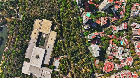 Ciudad-De-México-Aérea-V90-Vista-Vertical-De-Arriba-Hacia-Abajo,-Drone-Vuela-A-Lo-Largo-De-Ruben-Dario-Hacia-El-Auditorio-Capturando-El-Parque-Bosque-De-Chapultepec-Y-Edificios-Residenciales---Filmado-Con-Cine-Mavic-3---Enero-De-2022