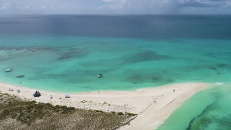 Breathtaking-ocean-aerial-view-with-turquoise-waters-and-white-sand-beach,-Cayo-de-Agua-island