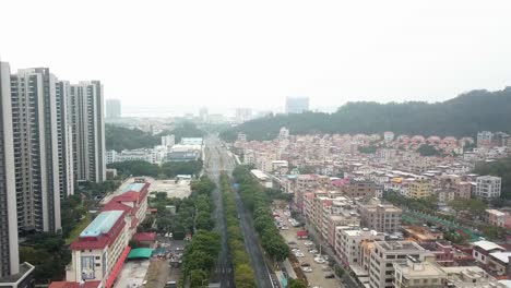 Drohnenaufnahmen-Der-Außenbezirke-Von-Guangzhou-An-Einem-Nebligen,-Dunstigen-Morgen,-China