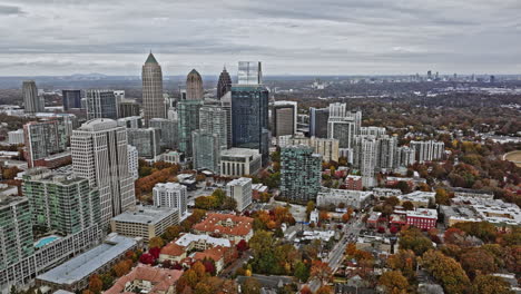 Atlanta-Aerial-V754-Beim-Aufbau-Einer-Drohnenüberführung-Und-Rund-Um-Midtown,-Die-Das-Stadtbild-Der-Innenstadt-Und-Die-Umliegenden-Viertel-Während-Der-Herbstsaison-Einfängt-–-Aufgenommen-Mit-Mavic-3-Cine-–-November-2021