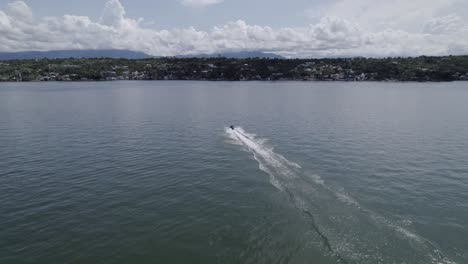 Jet-ski-on-lake-Tequesquitengo