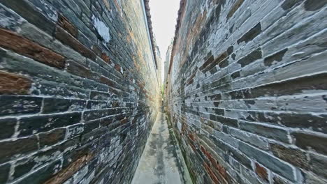 Narrow-brick-wall-path-in-Yuen-Long,-Hong-Kong