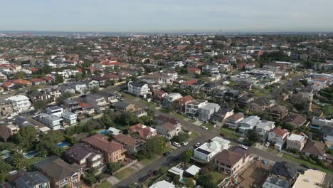 Aerial-drone-of-residential-neighborhood-suburb-real-estate-in-Sydney,-Australia