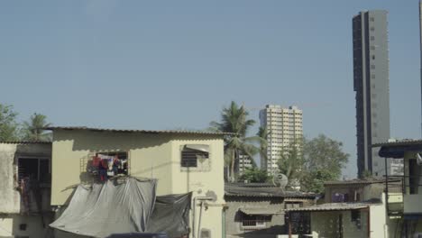 Old-buildings-vs-skyscrapers-in-Mumbai,-India.-4K