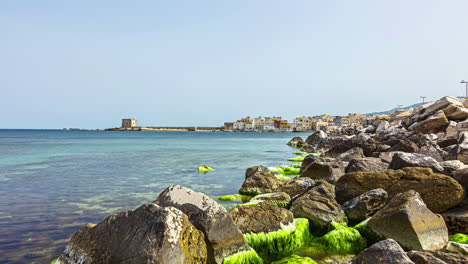 Ständige-Wasserstandsänderungen-Am-Wachturm-Von-Ligny-Trapani-Sizilien-Italien