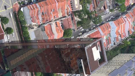 Vertical-video---One-way-traffic-at-one-of-the-oldest-streets-in-Singapore,-Cross-street