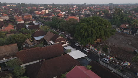 Indonesian-Food-Vendors-With-Umbrellas-Along-The-Street-In-Ubud,-Bali,-Indonesia