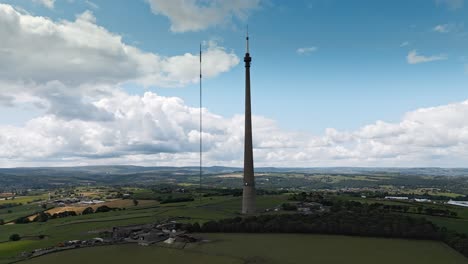 Emley-Moor-transmitting-station,-is-a-telecommunications-and-broadcasting-facility