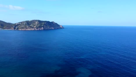 Panorama-Überblick-über-Das-Meer-Mit-Blauem-Wasser