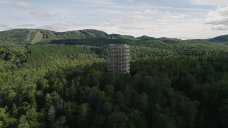 Hermosa-Ruta-De-Senderismo-De-La-Torre-De-Madera