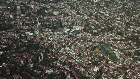 Atemberaubender-Luftblick-über-Häuser-In-Der-Bevölkerten-Mexiko-stadt