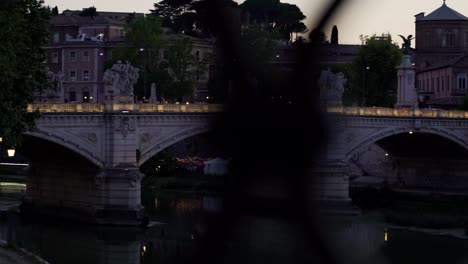 Rom-Am-Brückenfluss-Bei-Sonnenuntergang