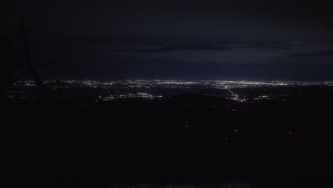 A-view-of-Boulder,-CO-at-night
