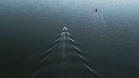 Rowboat-escorted-by-motorboat-on-the-Vistula-River