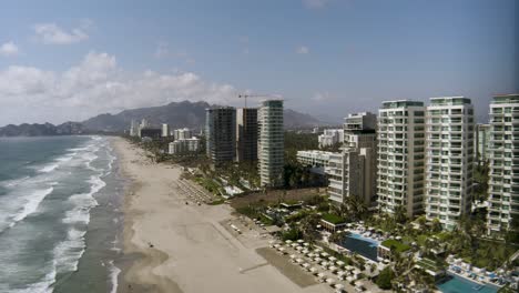 Hotel-Resorts-at-Popular-Beach-Tourist-Spot-of-Acapulco,-Mexico---Drone-Flight