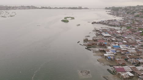 Aerial-footage-of-neighborhoods-and-houses-running-into-the-water-of-the-bay-in-Freetown,-Sierra-Leone