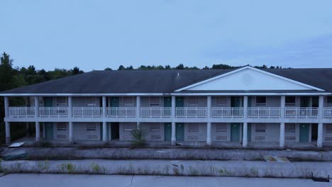 Night-time-falling-in-cold-relief-outside-an-abandoned-motel