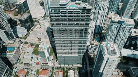 Edificio-Brickell-Flatiron-En-El-Centro-De-Miami,-Florida