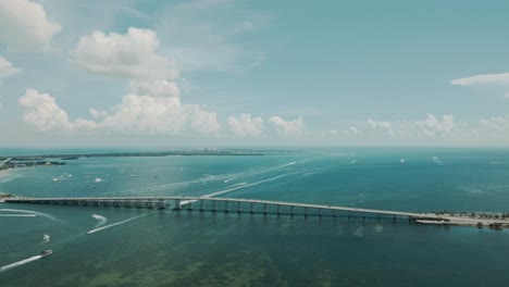 Key-Biscayne-Bridge-Drohnenvideo-Sonniger-Tag