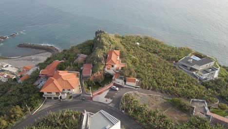 Luftaufnahme-Der-Pfarrei-Ponta-Do-Sol-Auf-Der-Insel-Madeira-8