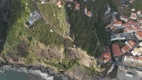 Luftaufnahme-Der-Pfarrei-Ponta-Do-Sol-Auf-Der-Insel-Madeira-1