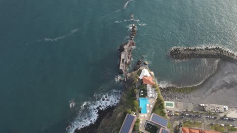 Luftaufnahme-Der-Pfarrei-Ponta-Do-Sol-Auf-Der-Insel-Madeira