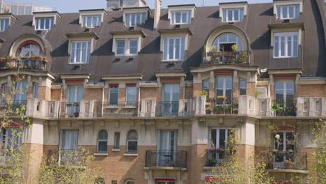 Edificio-De-París-Con-Hermoso-Diseño-Arquitectónico