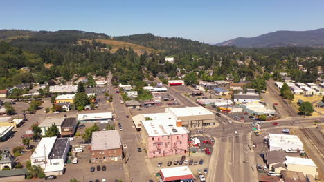 Aerial-drone-view-of-Cottage-Grove,-Oregon,-USA-2