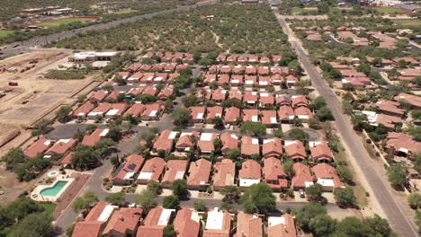 Real-estate-in-Oro-Valley,-suburb-of-Tucson,-Arizona,-USA