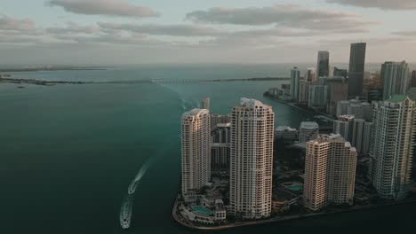 Brickell-Key-Island-Drohnenvideo-Während-Des-Sonnenuntergangs