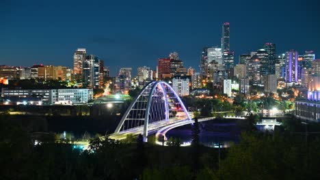 Colores-Del-Paisaje-Urbano-De-Edmonton-En-La-Noche-Lime-lapse