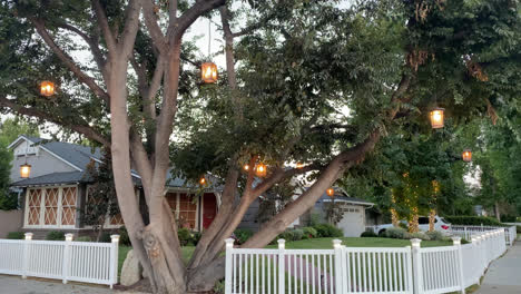 Chandelier-Tree-In-Los-Angeles-2