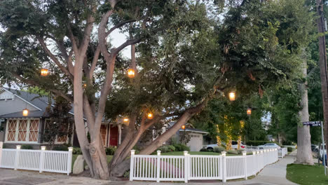 Chandelier-Tree-In-Los-Angeles-1