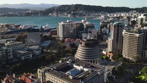 Spectacular-aerial-shot-of-Beehive,-New-Zealand-Parliament-building-in-the-capital-city-of-Wellington