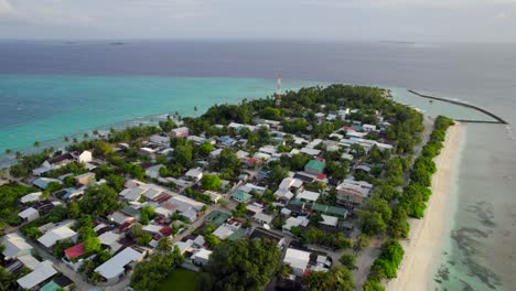 Lokales-Ländliches-Dorf-Auf-Der-Maledivischen-Insel-Dhigurah-Bei-Sonnenaufgang